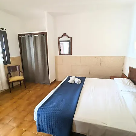 Don Carlos باغيرا