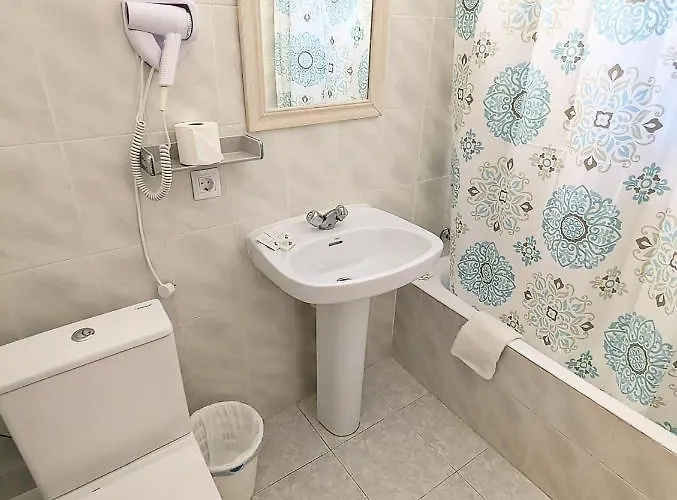 Don Carlos 3* باغيرا