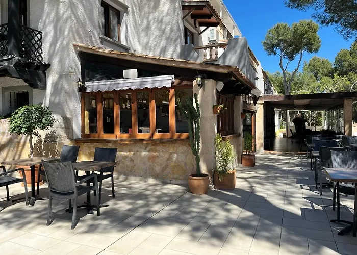 Don Carlos 3* باغيرا